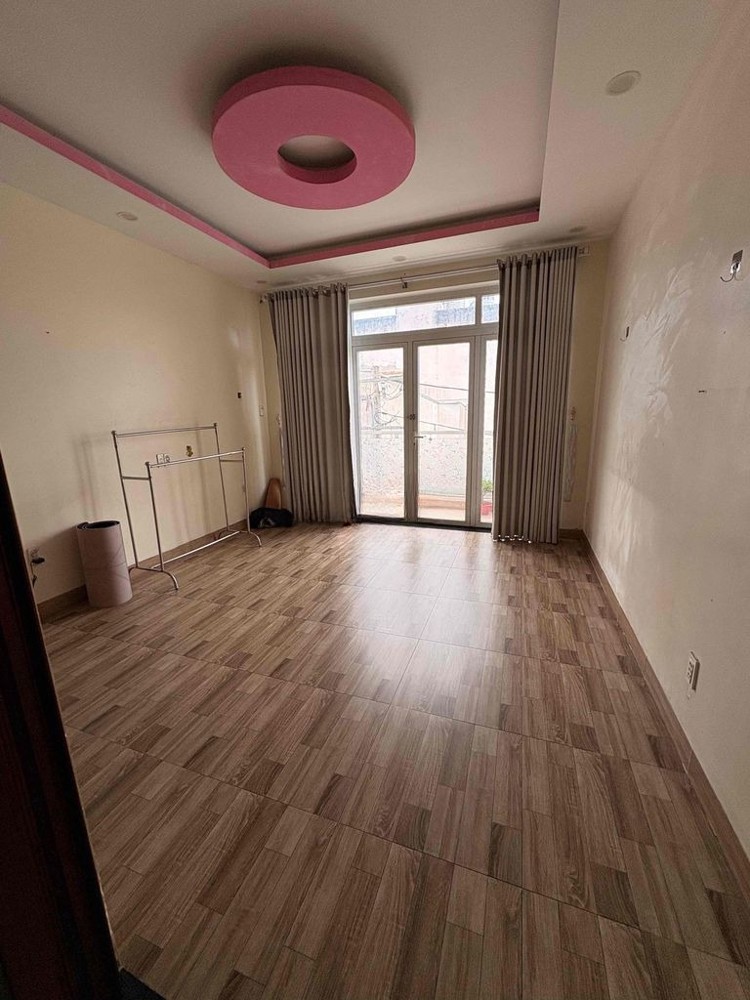 (11tr) Nhà  Cho Thuê 3PN 3WC Đường Phạm Văn Đồng, P. Linh Tây – hẻm ô tô