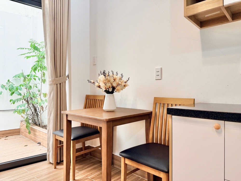 Cho thuê studio sinh viên không giới hạn người ở có ban công lớn gió trời gần sân bay TSN, QTB