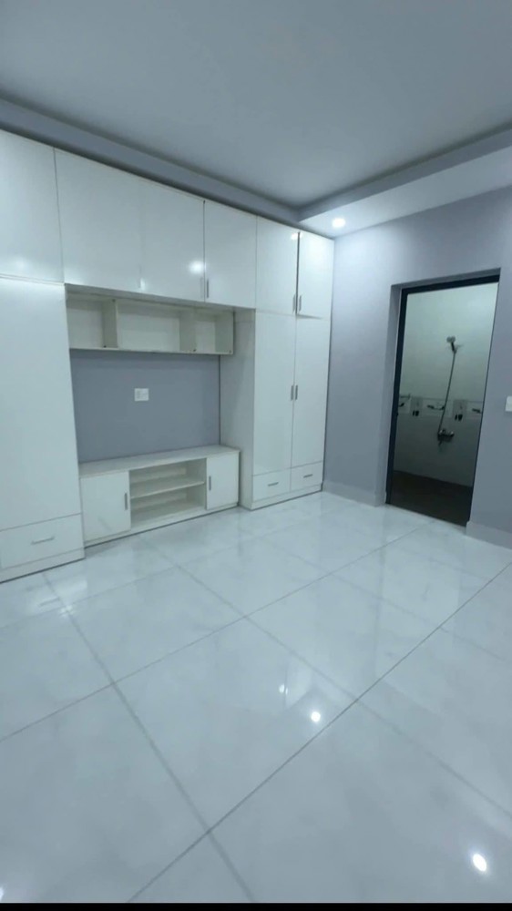 (15tr) Cho Thuê Nhà 3 Tầng  – 3PN 3WC – sân đậu ô tô – ĐS 24 P.  Linh Đông, Sân Đậu oto