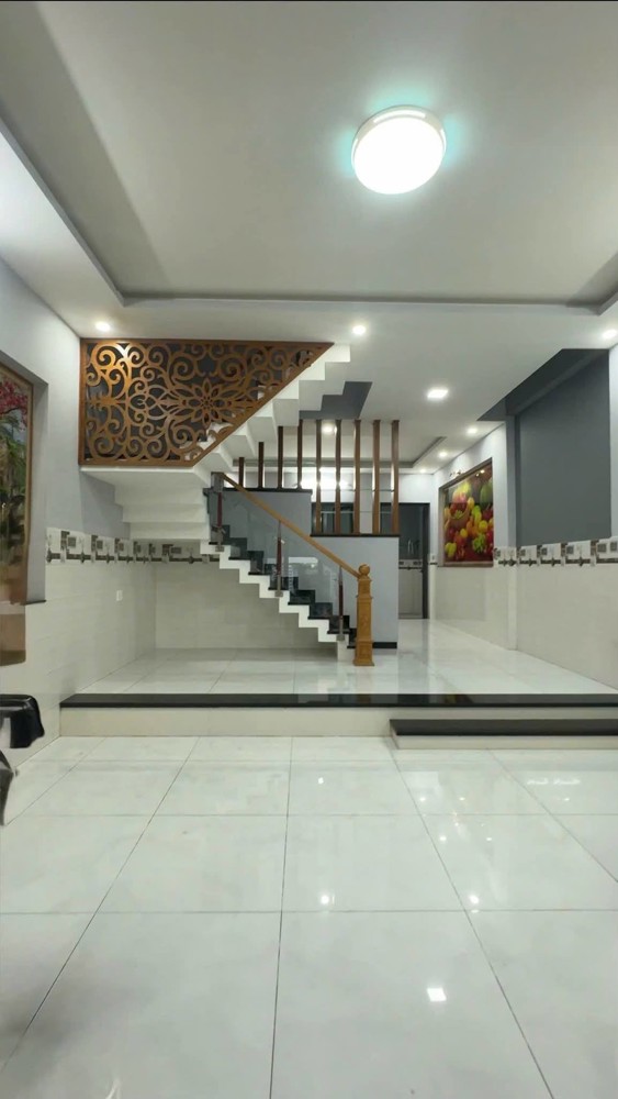 (15tr) Cho Thuê Nhà 3 Tầng  – 3PN 3WC – sân đậu ô tô – ĐS 24 P.  Linh Đông, Sân Đậu oto