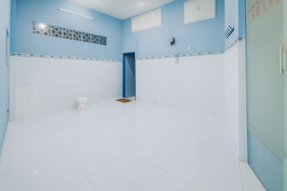 Nhà nhỏ riêng biệt MẶT TIỀN KHÔNG NGẬP gần đồng đen âu cơ