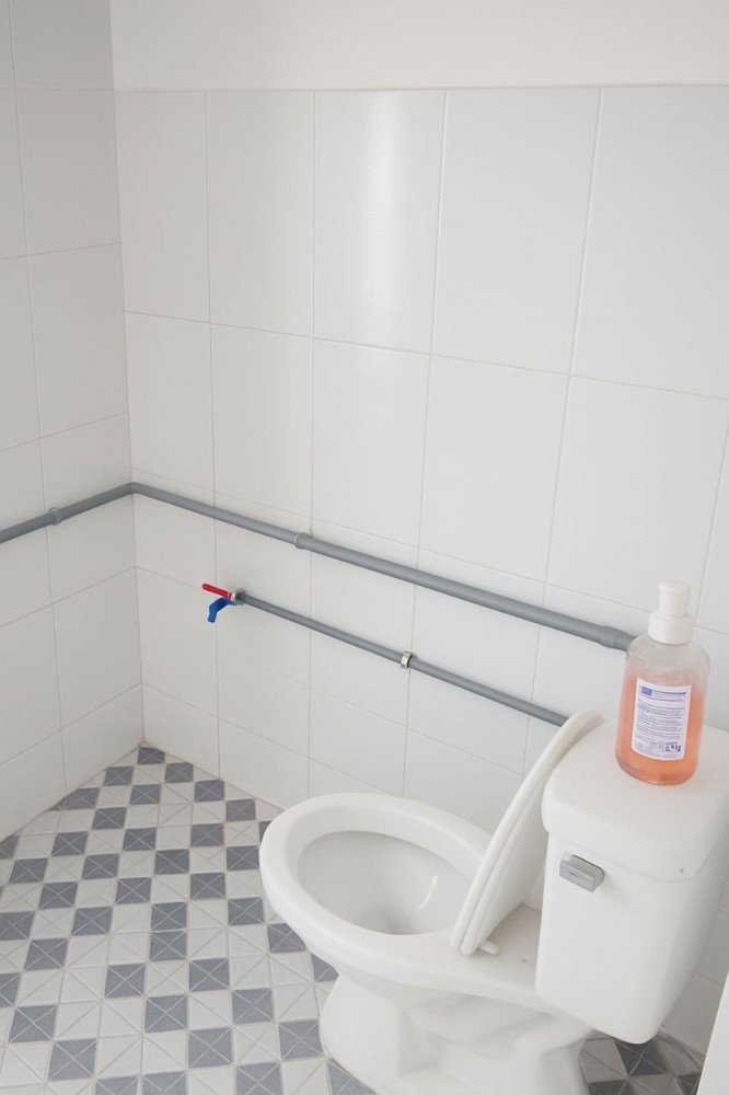 Nhà nhỏ riêng biệt MẶT TIỀN KHÔNG NGẬP gần đồng đen âu cơ