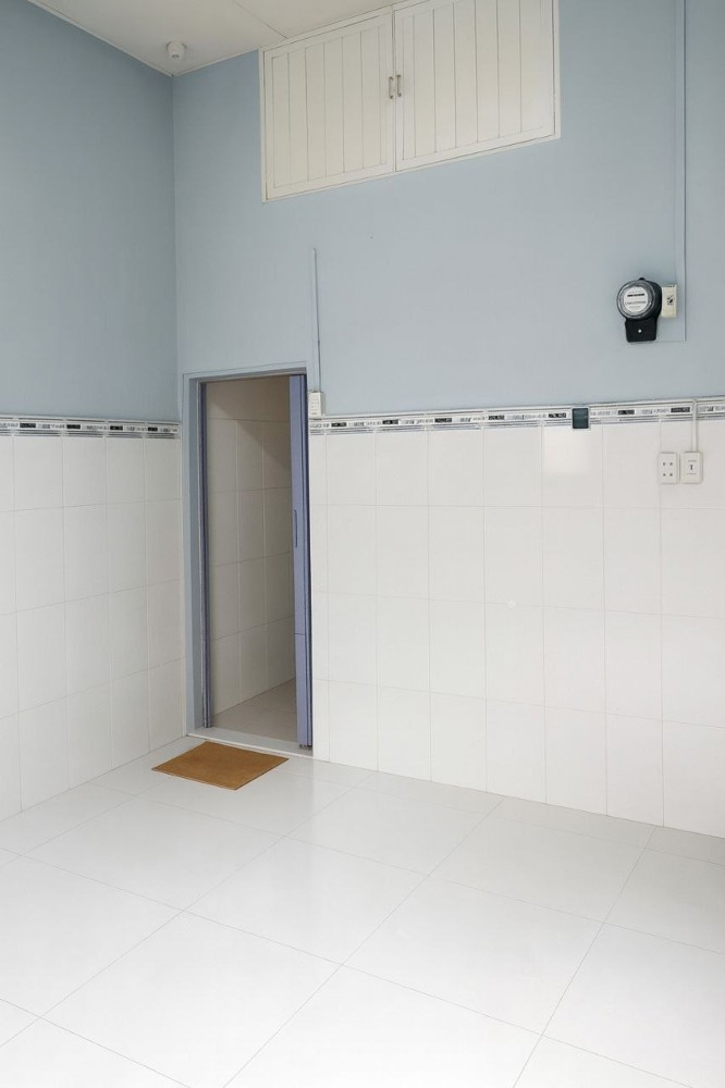 Nhà nhỏ riêng biệt MẶT TIỀN KHÔNG NGẬP gần đồng đen âu cơ