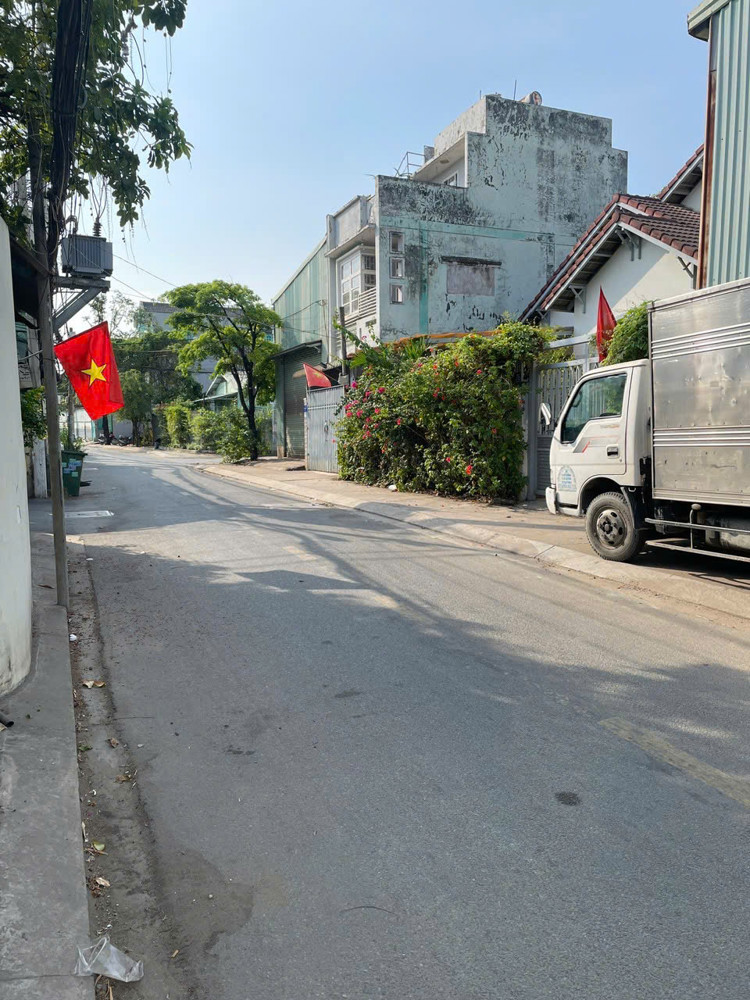 Cho thuê nhà nguyên căn đường số 26, Linh Đông – Thủ Đức, DT 180m2 gồm 2pn2wc, sân rộng