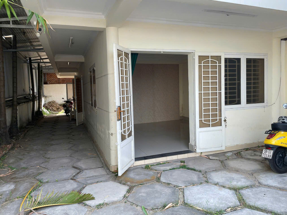 Cho thuê nhà nguyên căn đường số 26, Linh Đông – Thủ Đức, DT 180m2 gồm 2pn2wc, sân rộng