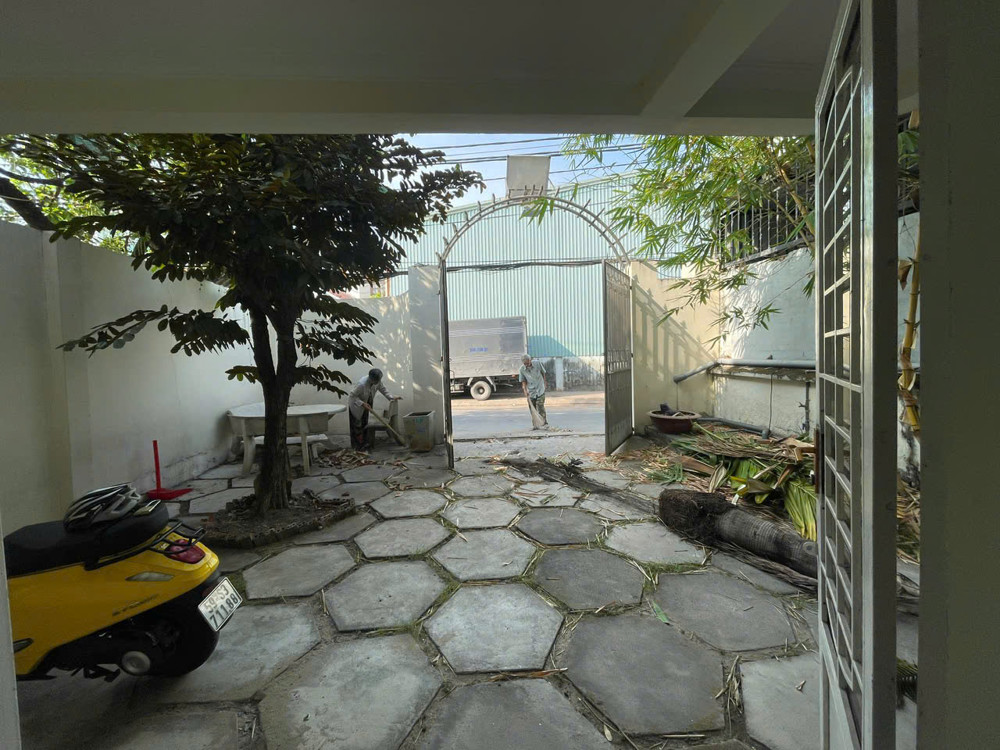 Cho thuê nhà nguyên căn đường số 26, Linh Đông – Thủ Đức, DT 180m2 gồm 2pn2wc, sân rộng