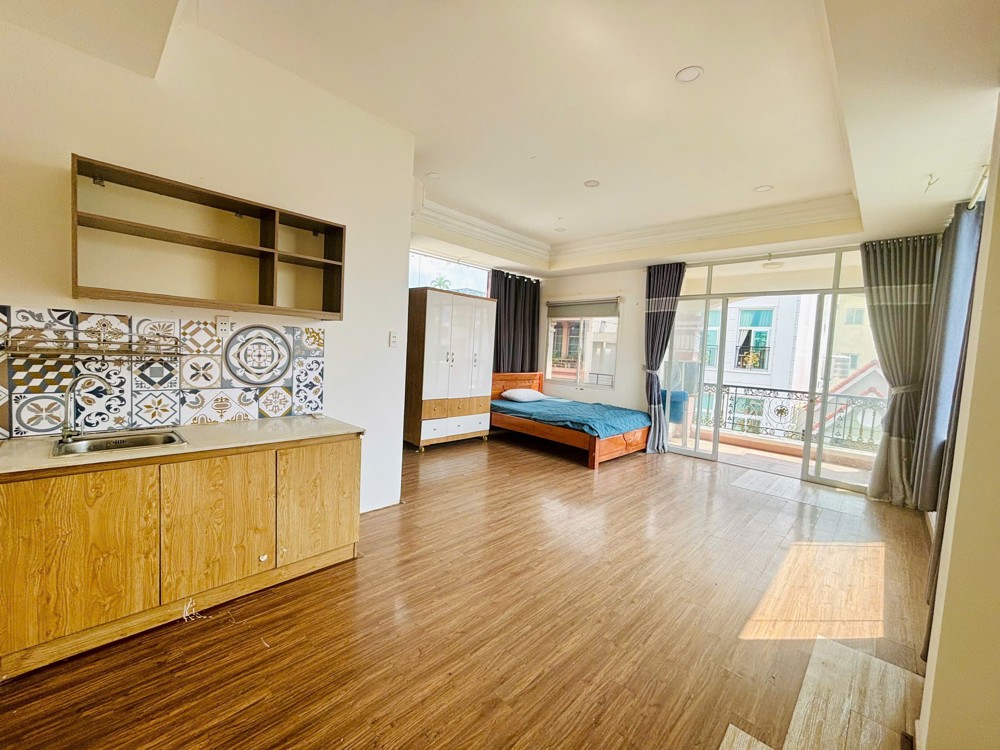 CHO THUÊ STUDIO BAN CÔNG FULL NỘI THẤT RỘNG 40M2 NGAY SÂN BAY TSN