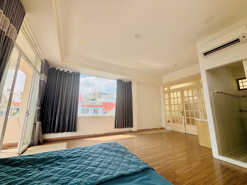 CHO THUÊ STUDIO BAN CÔNG FULL NỘI THẤT RỘNG 40M2 NGAY SÂN BAY TSN
