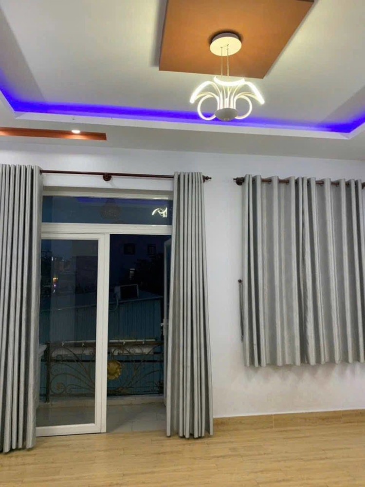 Cho thuê nhà Nguyên Căn 4pn4wc Đường linh đông, Hẻm Xe Tải. 1 trệt 2 lầu Giá 14tr/tháng