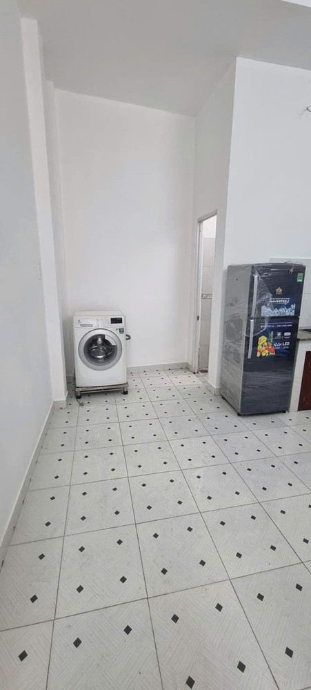 Cho thuê nhà gần ngã tư TĐ,trường ĐH SPKT, trệt lầu, 4pn2wc Giá 15tr, Hẻm oto
