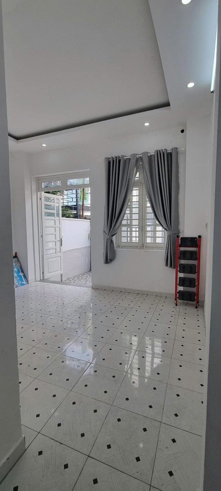 Cho thuê nhà gần ngã tư TĐ,trường ĐH SPKT, trệt lầu, 4pn2wc Giá 15tr, Hẻm oto