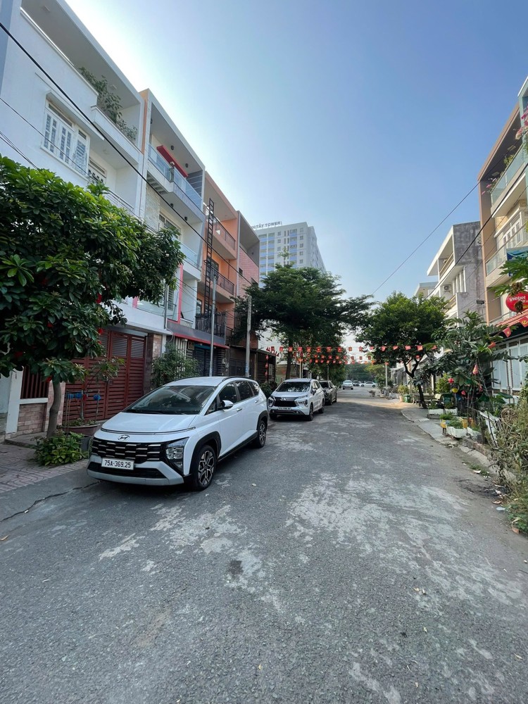 CHO THUÊ KHO/XƯỞNG + NHÀ – 100m² – 10TR, Mặt Tiền Đường D3, p. Linh Tây
