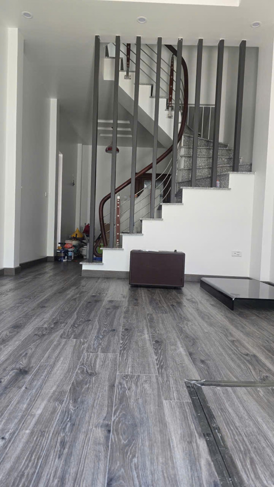 Chính chủ Cho thuê nhà nguyên căn có 5 Tầng *40m2, 2 mặt thoáng, nhà mới tinh, nội thất cơ bản, ưu t