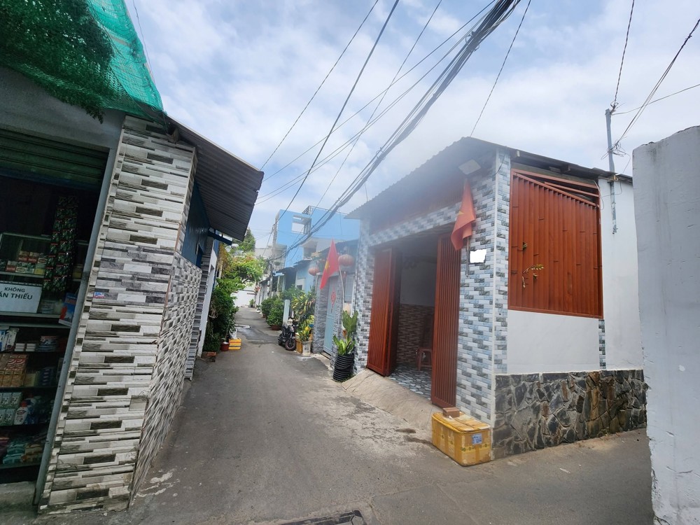 Nhà nguyên căn Đường 11,p. linh chiểu - đầy đủ nội thất. 3pn1wc giá 10tr/tháng