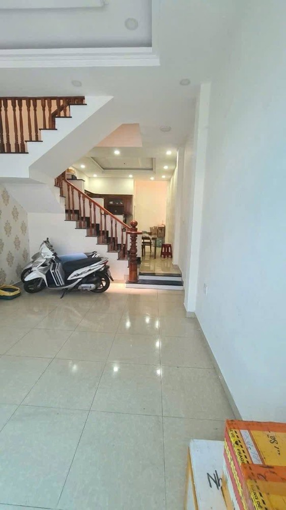Cho thuê Nhà Nguyên  căn nhà HXH đường 11 p. trường thọ - 3 tầng có 4pn3wc, sân để xe giá 13tr