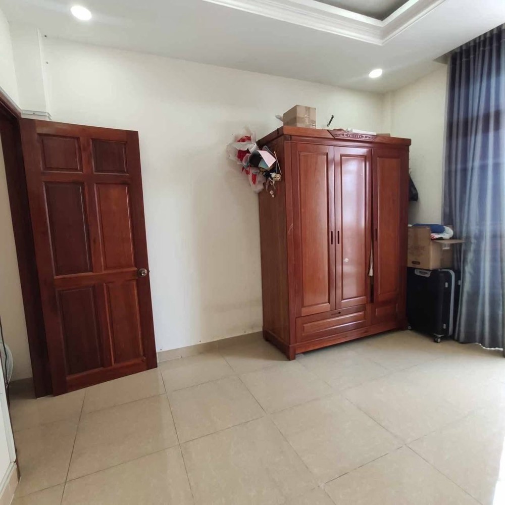 Cho thuê Nhà Nguyên  căn nhà HXH đường 11 p. trường thọ - 3 tầng có 4pn3wc, sân để xe giá 13tr