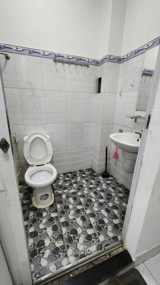 Cho thuê nhà NGUYÊN CĂN đường xe tải gần Phạm Văn Đồng chỉ 8tr tháng 2pn 2wc