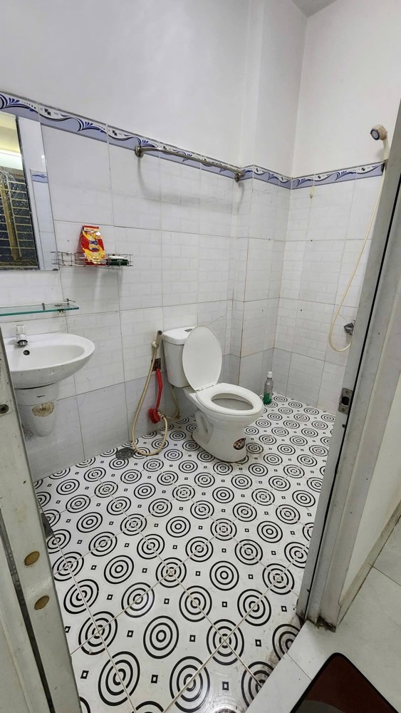 Cho thuê nhà NGUYÊN CĂN đường xe tải gần Phạm Văn Đồng chỉ 8tr tháng 2pn 2wc