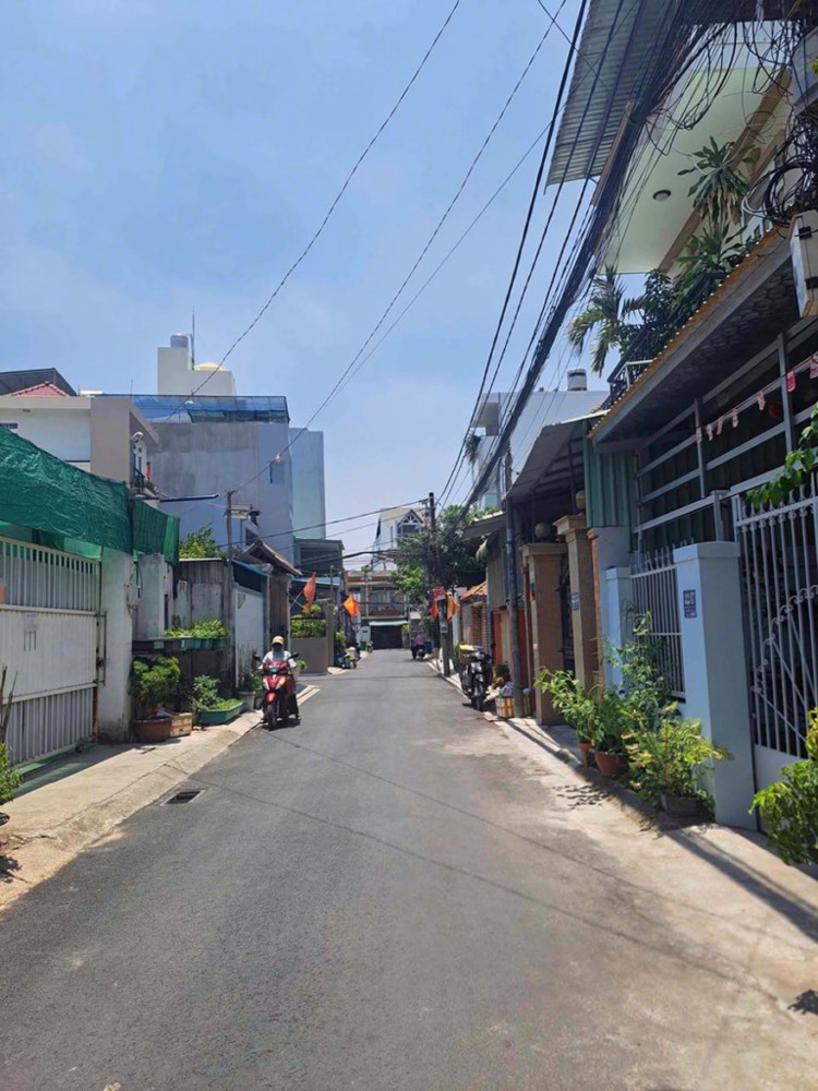 Cho thuê nhà nguyên căn đường 12, Trường Thọ, Thủ Đức – 2PN, sân rộng, 12tr/tháng