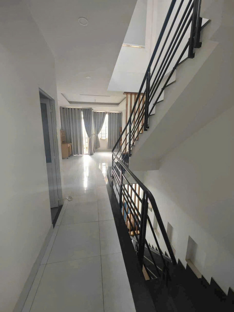 Cho Thuê Nhà đường số 16,P. Linh Đông, sd 150m2 - 3 tầng, 2PN 2WC, hẻm xe hơi