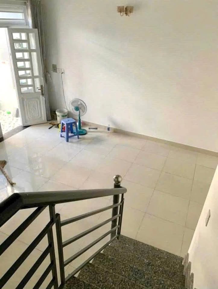 Cần cho thuê nhà hẻm xe hơi,đg số 5,Linh Trung,Thủ Đức. SD 100m2 có 2pn2wc Giá 9tr/tháng