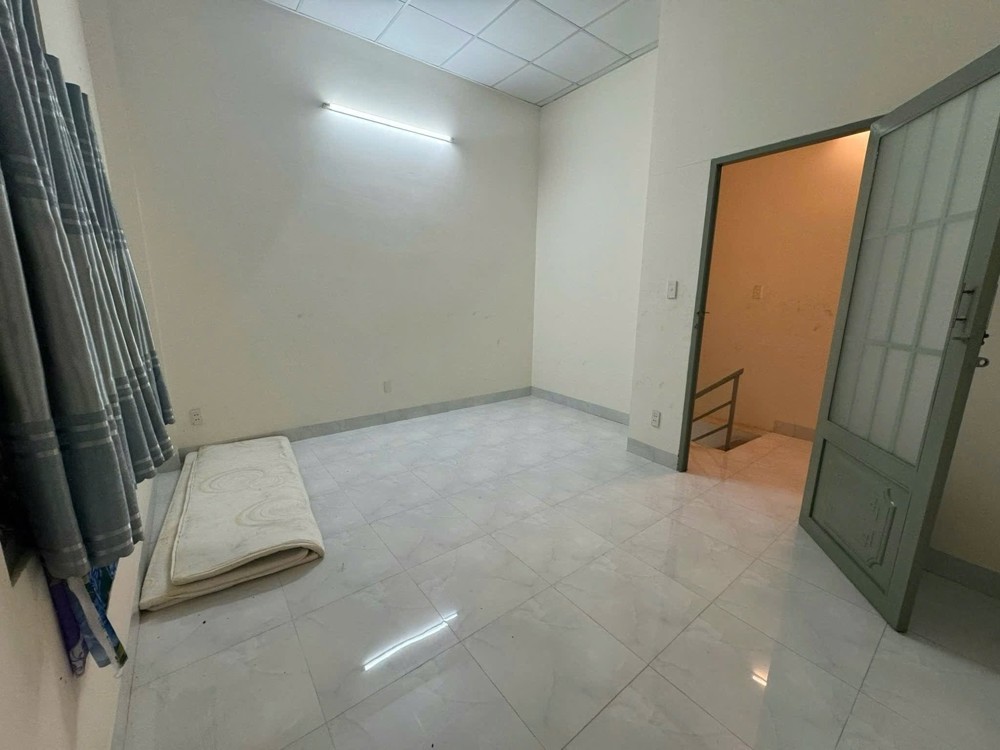 CHO THUÊ NHÀ MẶT TIỀN ĐƯỜNG SỐ – P. LINH ĐÔNG CŨ, 1pn1wc giá 6tr/tháng