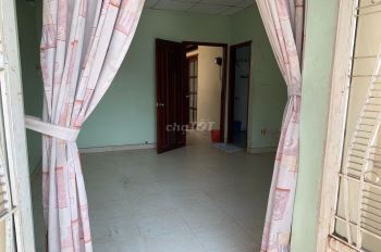 Phòng 42m2 có ban công, toilet trong phòng