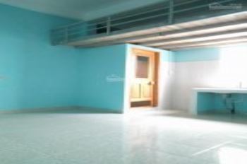 Phòng trọ có gác mới phòng có máy lạnh + cửa sổ + bếp + wc trong, bảo vệ 24/24