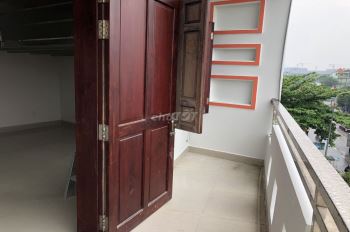 Phòng trọ rất đẹp, có gác lửng, bếp, giờ tự do
