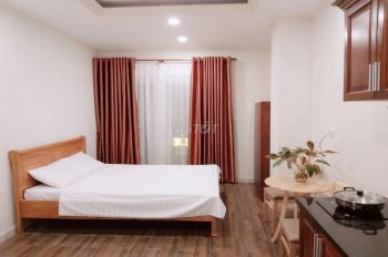 Nhà mới xây full nội thất mặt tiền đường quận 10