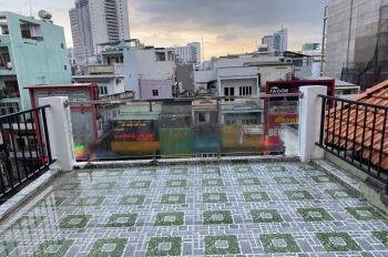 Cho thuê phòng mặt đường 222 bạch đằng, bình thạnh. 35m2 có máy lạnh, bancong. gần ngã 4 hàng xanh