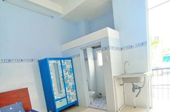 Cho thuê phòng trọ có ban công full nội thất giá 4tr cách ĐH Tài chính - Marketing 900m