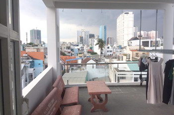 ở ghép1:1 Quận4 giờ tự do, 1tr75/ng, máy nóng lạnh, sạch sẽ lan can sân thượng