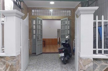 CHO THUÊ NHÀ ĐƯỜNG SỐ 8 P. TRƯỜNG THỌ. DT 72m2 có 2pn 1wc giá 8tr. Sân để xe rộng