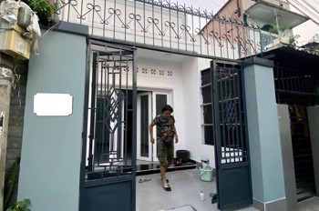 Cho thuê nhà nguyên căn Tô Ngọc Vân P.Linh Đông Thủ Đức 70m² 1 trệt 1 lửng 3PN2WC có sân giá 9tr/th