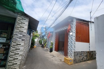 Nhà nguyên căn Đường 11,p. linh chiểu - đầy đủ nội thất, có 3pn1wc sân để xe giá 10tr/tháng